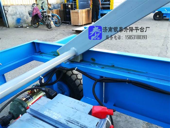 图解剪叉式升降机结构-安全装置的特写图.jpg