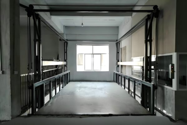 大型液压升降货梯报价及图片_济南银泰30年厂家直销支持定制