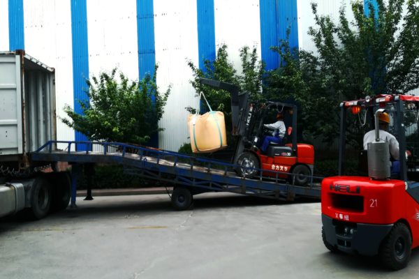 液压登车桥_解决装卸效率低下的高效物流方案