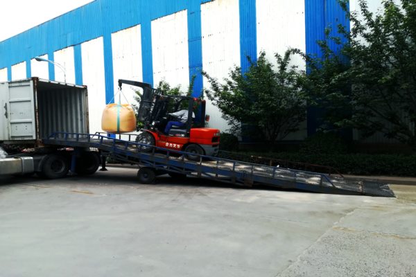 集装箱装车登车桥