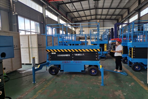 工厂生产车间实拍图